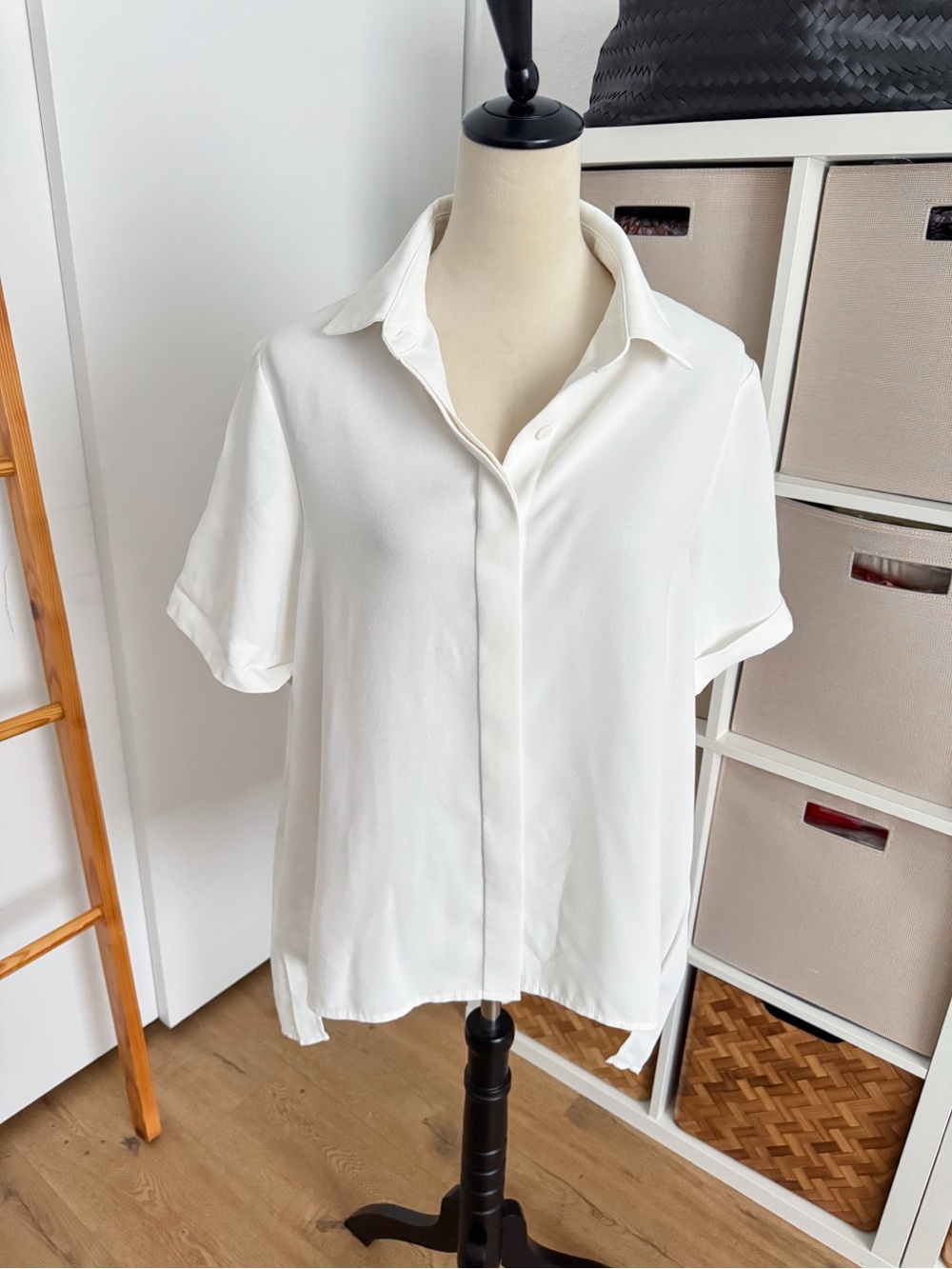 Ruti Look In The Back Blouse M/L White Pleated Short Sleeves Button Up Shirt Top - Picture 4 of 13